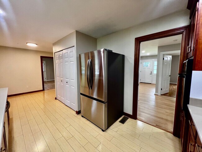 Building Photo - STUNNING home with fully finished BASEMENT!!!