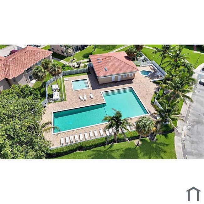 Building Photo - 819 Twin Lakes Dr