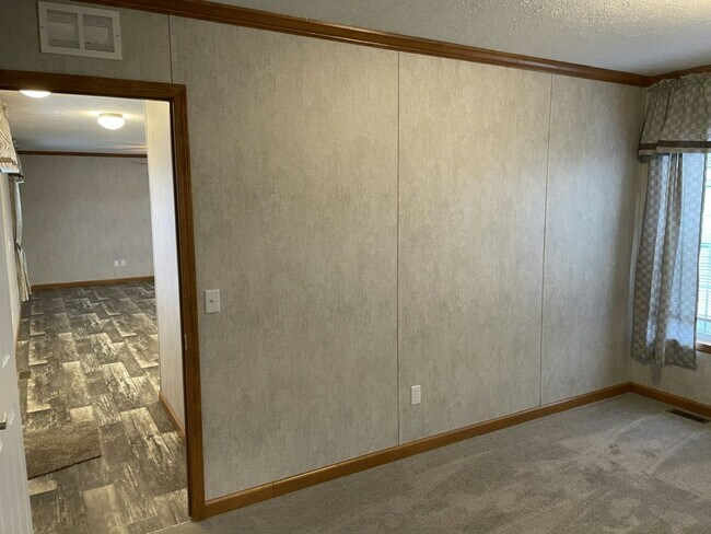 Building Photo - 638 Birchwood Dr