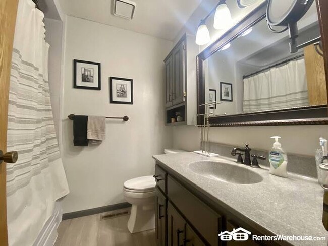 Building Photo - Unique 5BR/4BA 5 Level Home Available 11/4!