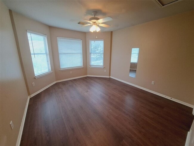 Building Photo - 3708 Bird House Dr