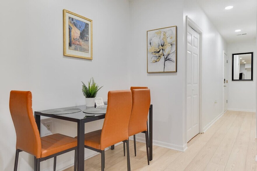 Building Photo - 1255 Raum St NE