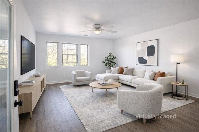 Building Photo - 1488 E Forrest Ave