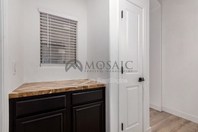 Building Photo - 1567 E Black Diamond Dr