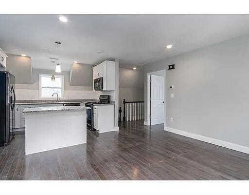 Building Photo - 17 Tower St