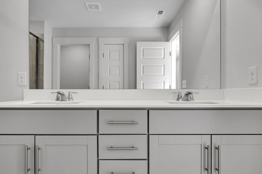 Building Photo - 361 Euclid Dr