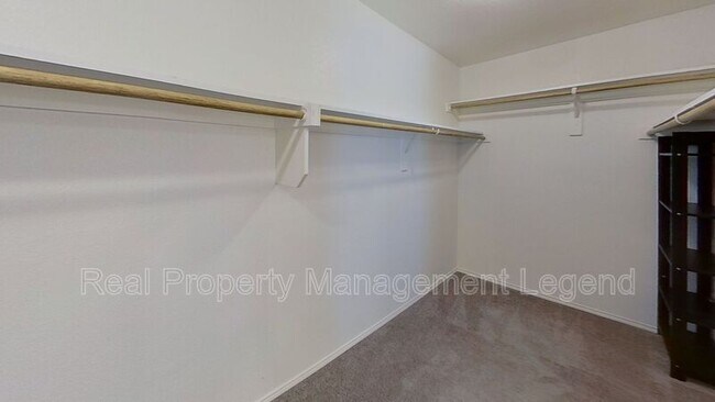 Building Photo - 1608 Hinckley Ave