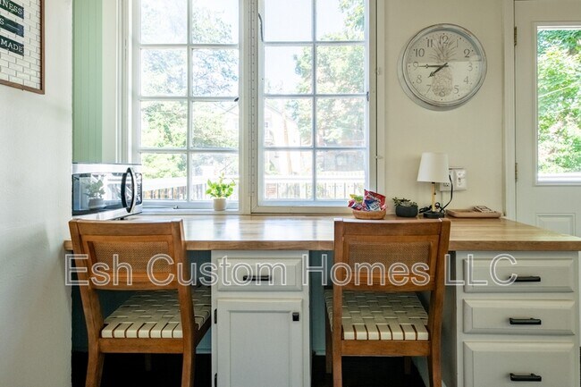 Building Photo - 419 W Orange St