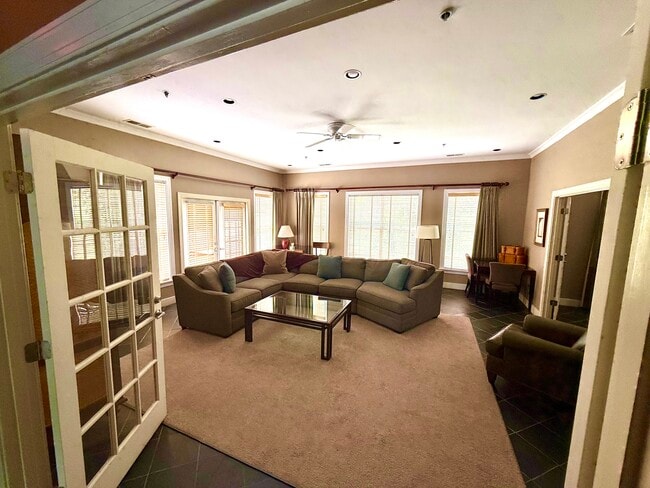 Building Photo - 270 Riverbend Dr