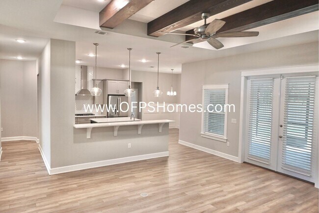 Building Photo - 1438 E Shores Blvd