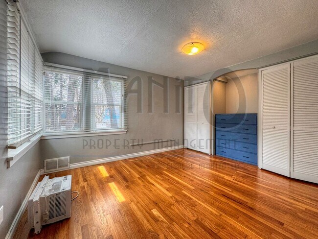 Building Photo - 1624 S Grand Blvd