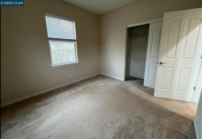 Building Photo - 911 Madrone Ave
