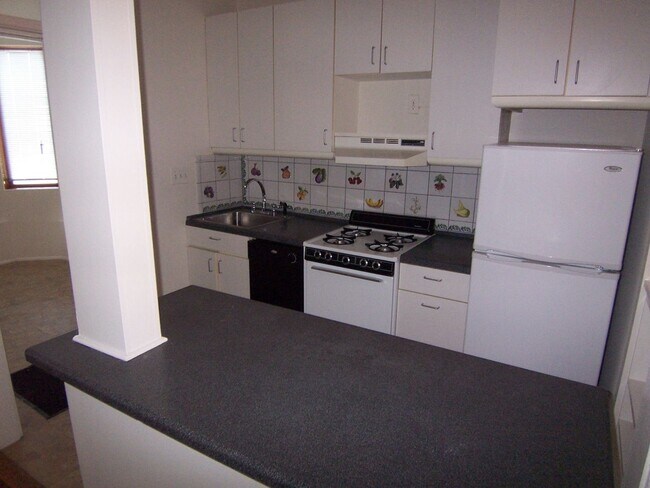 Building Photo - Centrally Located 1BR/1BA in Dupont Circle...