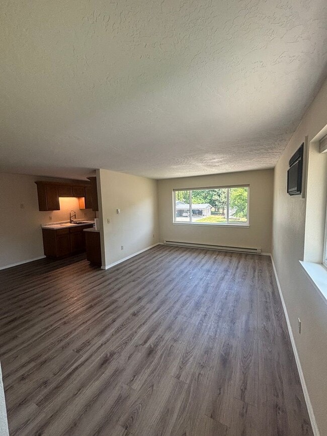 Building Photo - Beautiful Townhouse on 13th Street