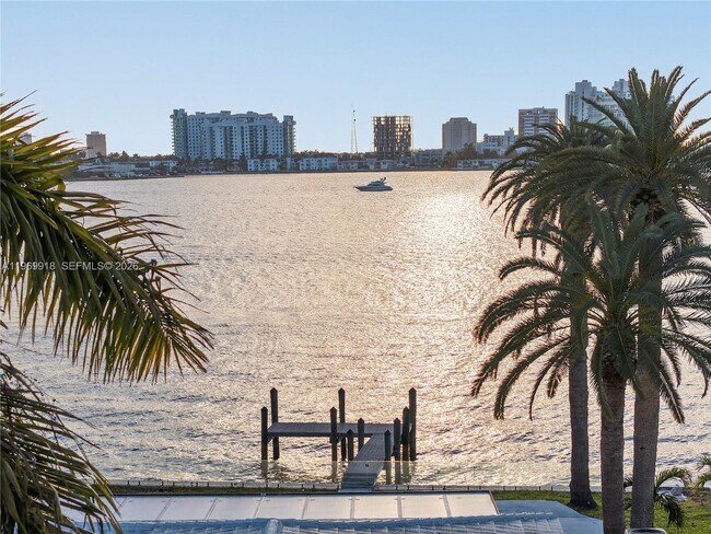 Building Photo - 1101 S Shore Dr