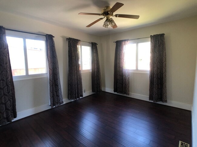 Building Photo - Classic Craftsman Style Home