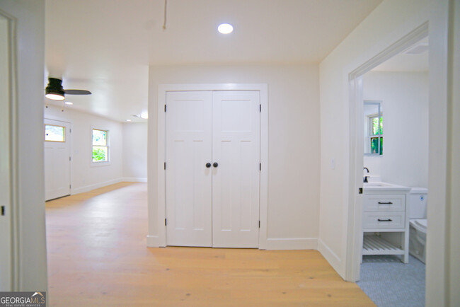 Building Photo - 2625 Santa Barbara Dr NW