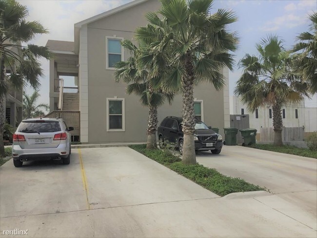 Primary Photo - 107 E Acapulco St