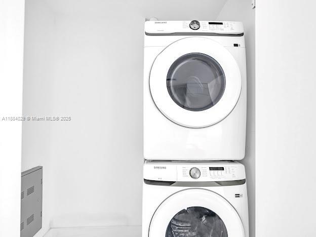 Building Photo - 700 NE 24th St