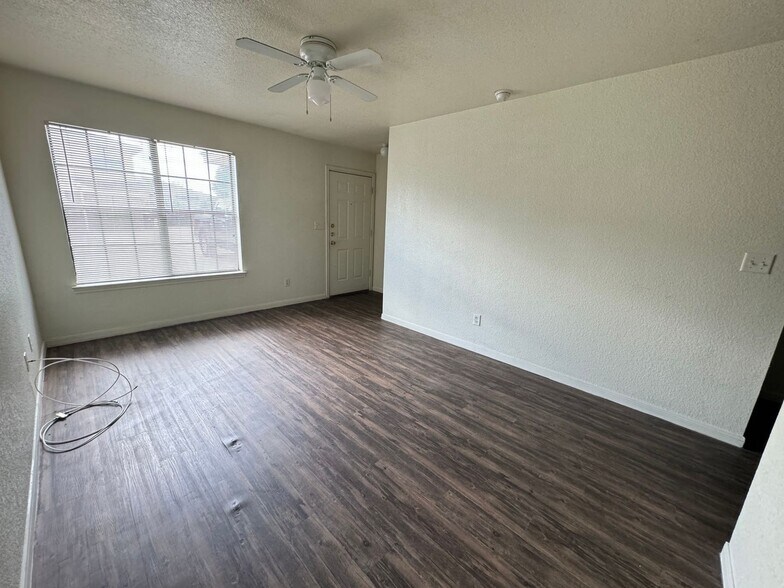 Building Photo - 3701 Ys Pak Ct