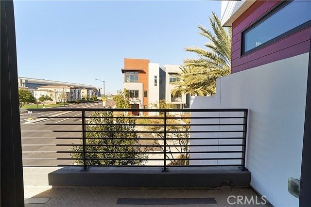 Building Photo - 6 Transport