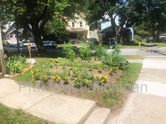 Building Photo - 103 Fitzhugh Ave SE