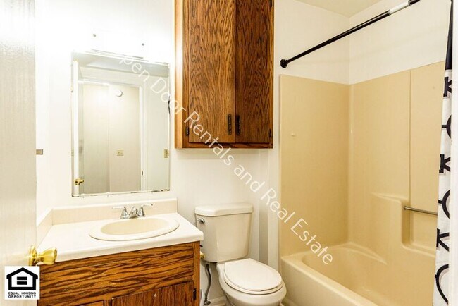 Building Photo - 1000 Old Brick Rd