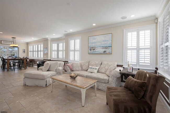 Building Photo - 7611 Ventnor Ave