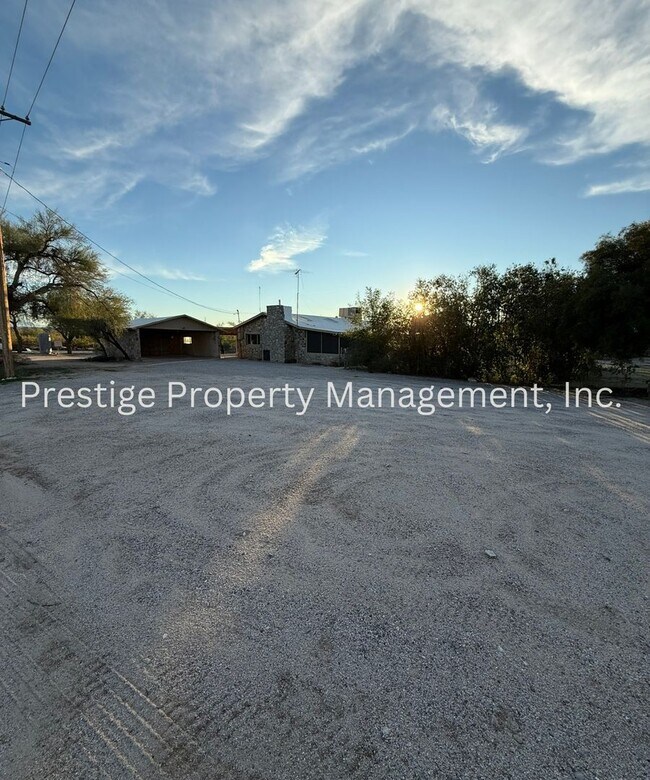 Building Photo - 3BD 2BA Waiting for You to Call Home!!