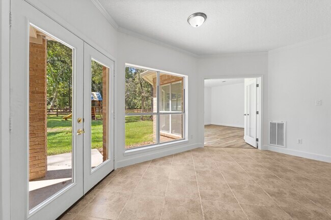 Building Photo - 15456 Pin Oak Dr