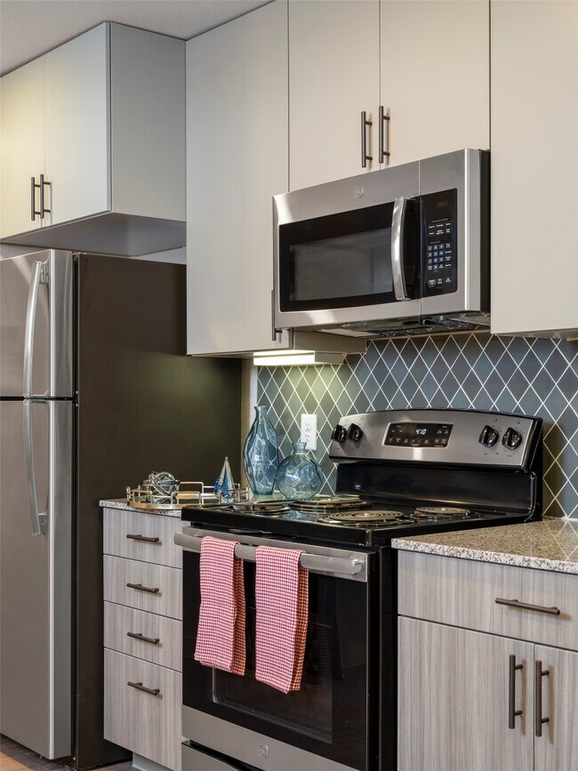 Building Photo - 1800 S I-35 Frontage Rd