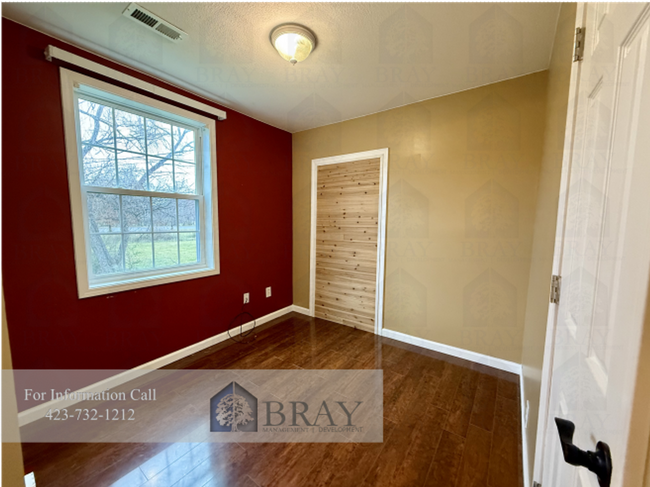 Building Photo - Charming Duplex for Rent in Central Kingsport