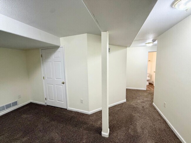 Building Photo - 1445 6th St