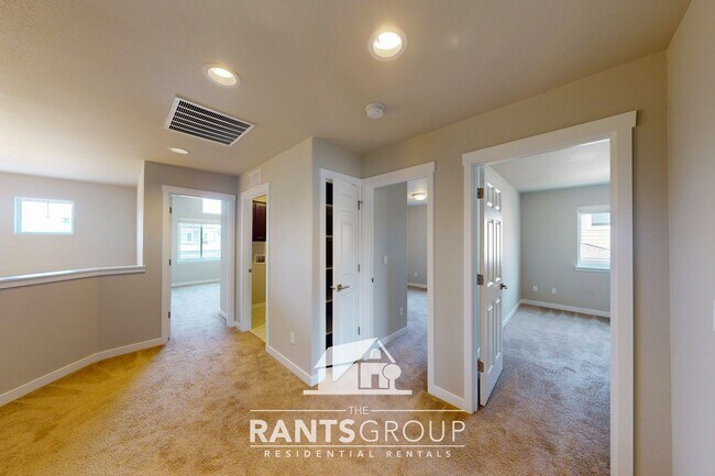 Building Photo - Beautiful 3 bedroom, 2.5 bath, 2-story home in Steilacoom Ridge