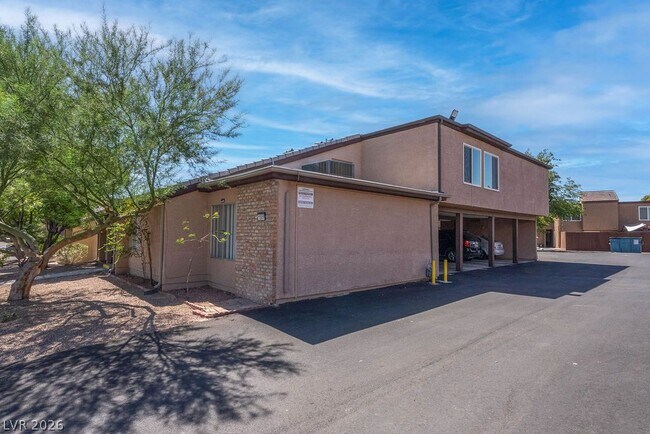 Building Photo - 1501 Living Desert Dr