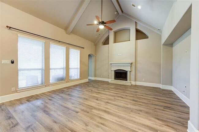 Building Photo - 611 Whitney Oaks Ln