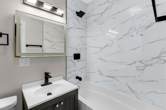 Building Photo - 6360 S Greenwood Ave