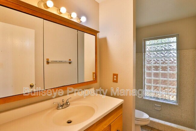 Building Photo - 331 W Pinon Ave