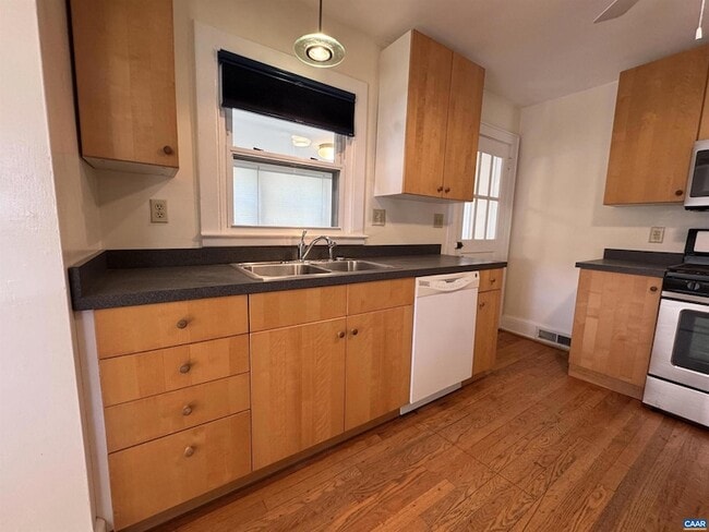 Building Photo - 704 Druid Ave