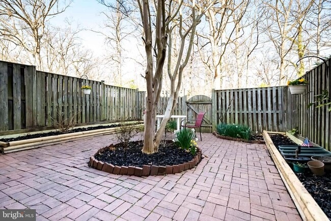 Building Photo - 5668 Ridge View Dr