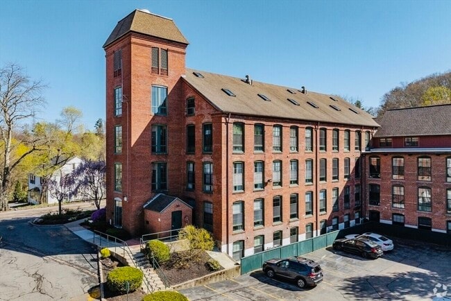 Building Photo - 14 Sanford St