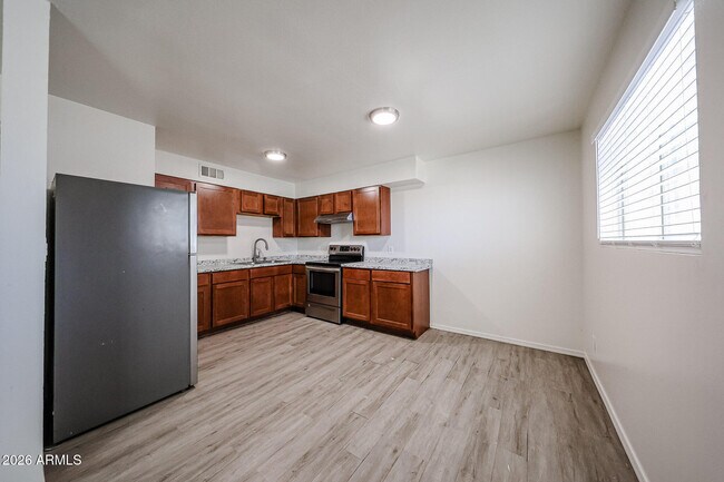 Building Photo - 2226 W Heatherbrae Dr