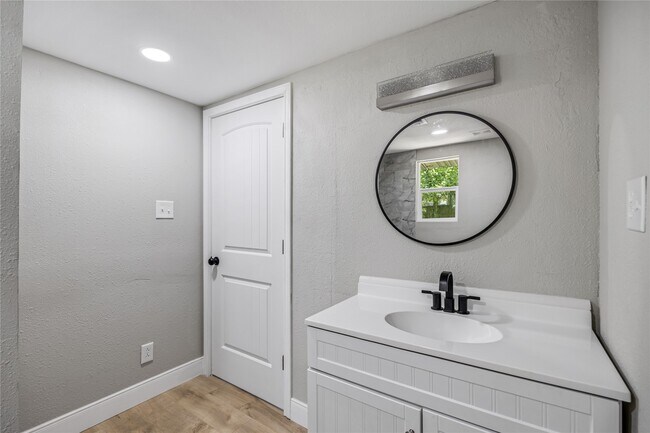 Building Photo - 10928 L&M Rd