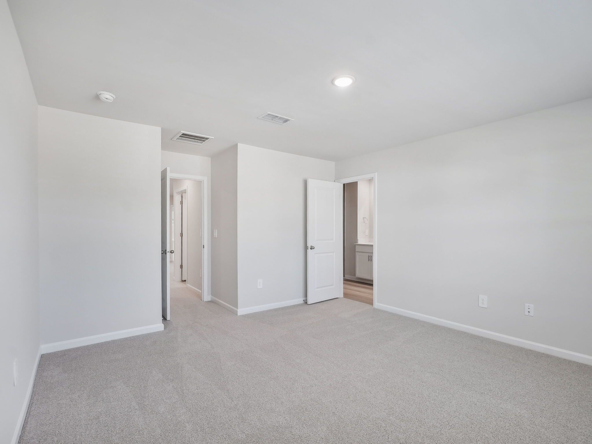 Building Photo - 710 Southland Dr