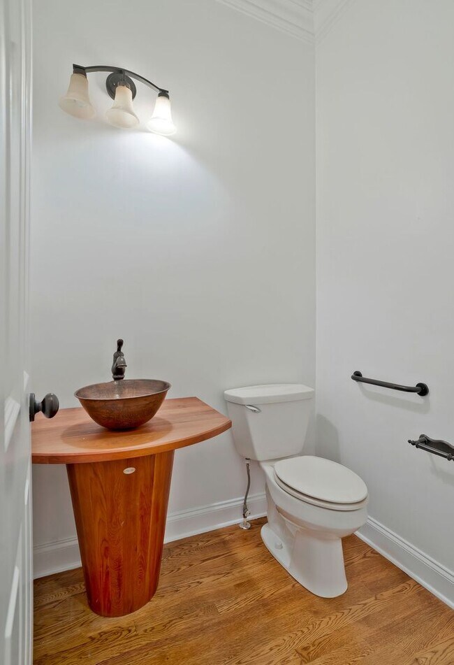 Building Photo - Stunning 4BE/3.5BA home in the very desirable neighborhood, Westhaven!