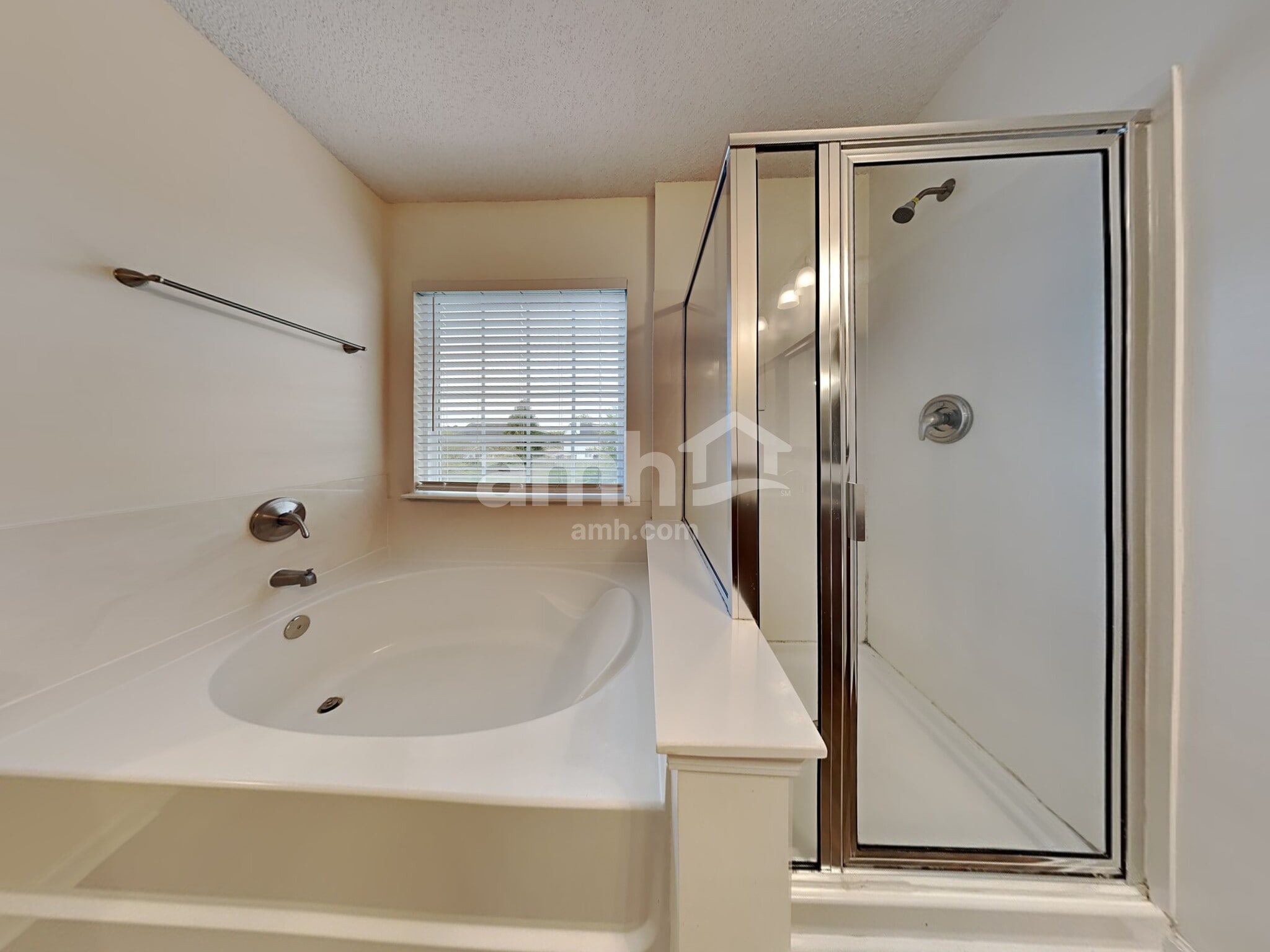 Building Photo - 303 Waylon Dr