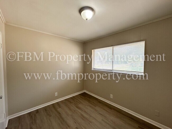 Building Photo - 1108 N Sherman St