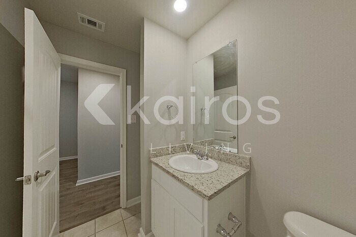 Building Photo - 410 Mango Dr