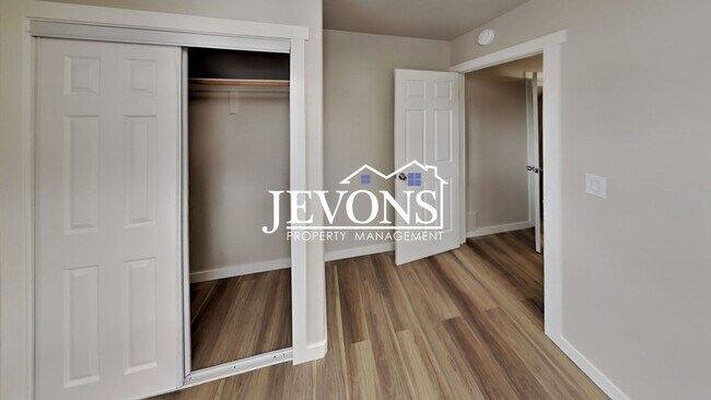 Building Photo - $500 Off First Month! 3BR Home w/ Washer & Dryer on Spacious 1-Acre Orchard Lot