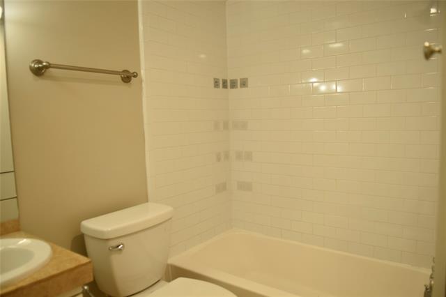 Building Photo - 10232 Regal Oaks Dr